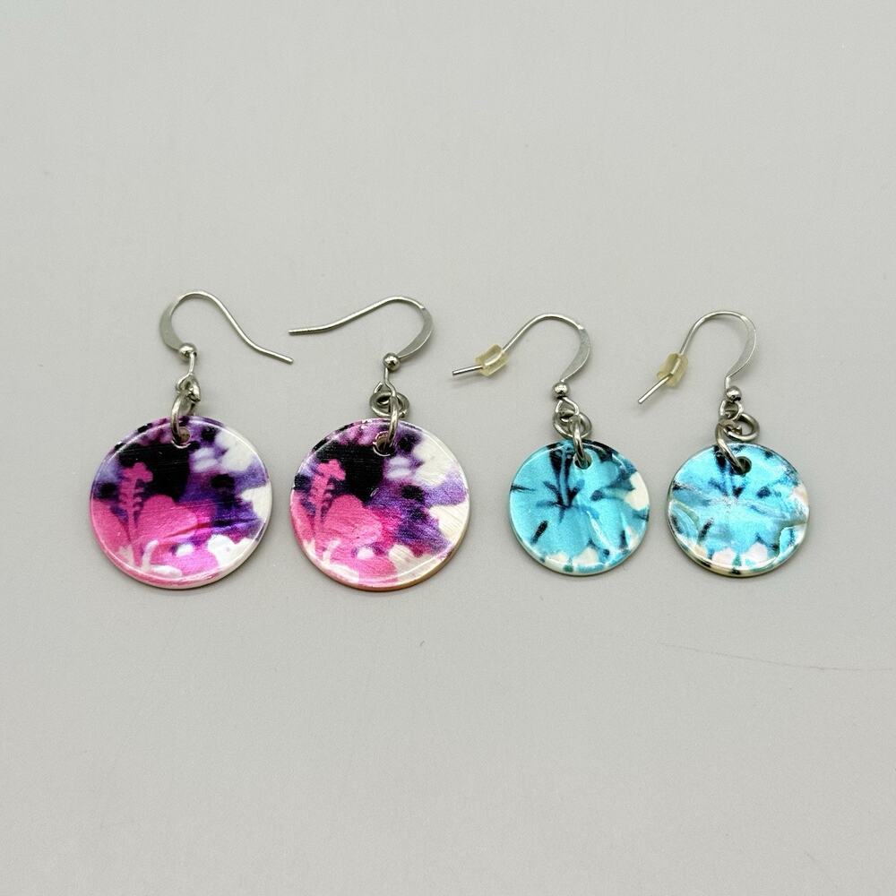 Lot of 2 Mother of Pearl Shell Dangle Earrings Hawaiian Hibiscus Floral Round